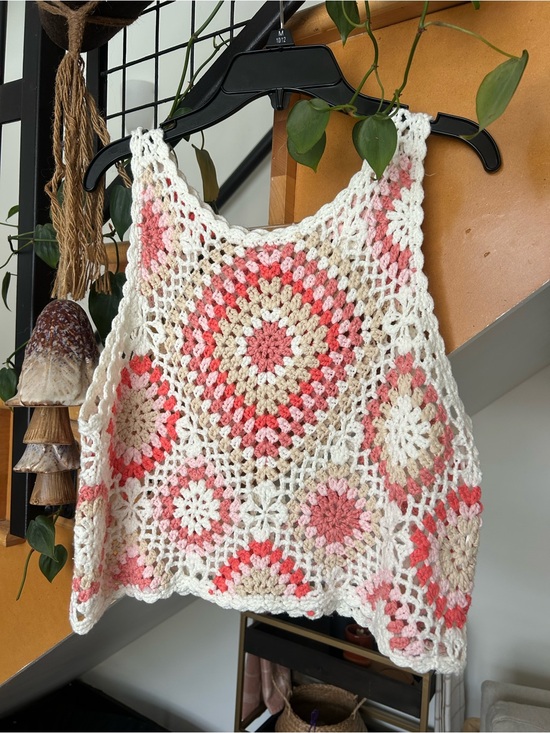 Tullabee Tops - Boho Crochet Tank Top in Cream and Pink